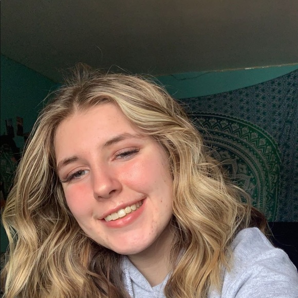 Meet your Posher, Makaela - Picture 1 of 1